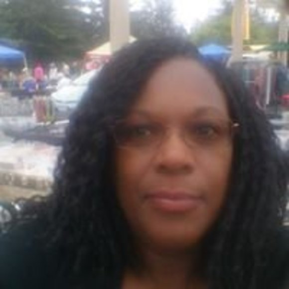 Meet your Posher, Cynthia - Picture 1 of 1